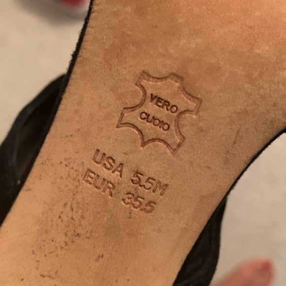 Via Spiga used once the front is different color pretty - Picture 7 of 11